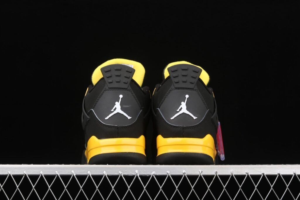 Air Jordan 4 Retro negro y amarillo Zapatillas de Hombres Air Jordan 4 Retro negro y amarillo