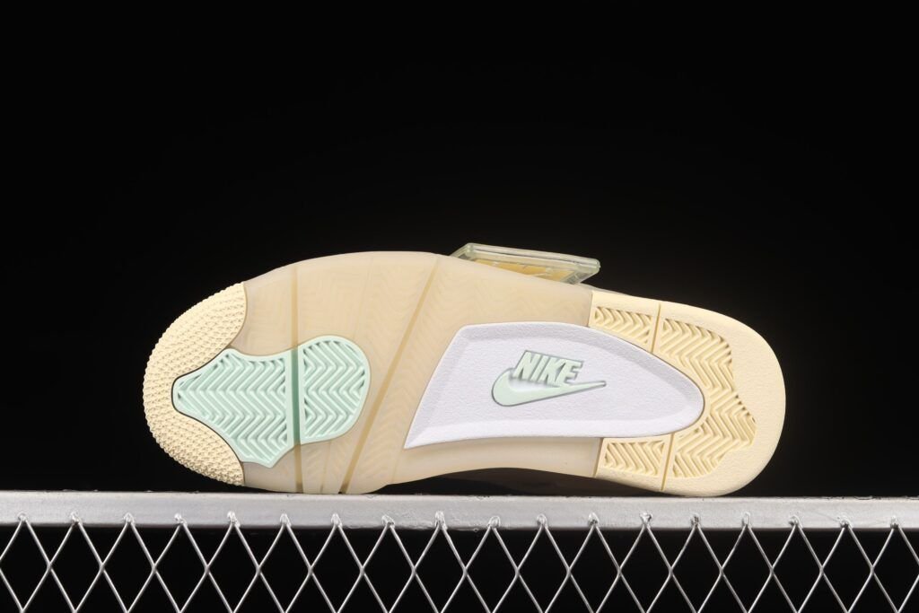 Air Jordan 4 Retro Sail de Nike de Crema Zapatillas de Hombres Zapatillas de Mujer Air Jordan 4 Retro Sail de Nike de Crema