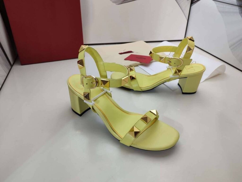 Sandalias a la moda con tacón medio Sandalias Sandalias a la moda con tacón medio