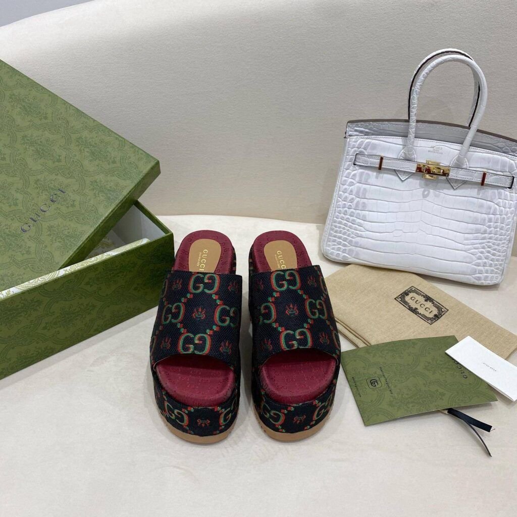 Pantuflas GUCCI de suela gruesa Sandalias Pantuflas GUCCI de suela gruesa Sandalias