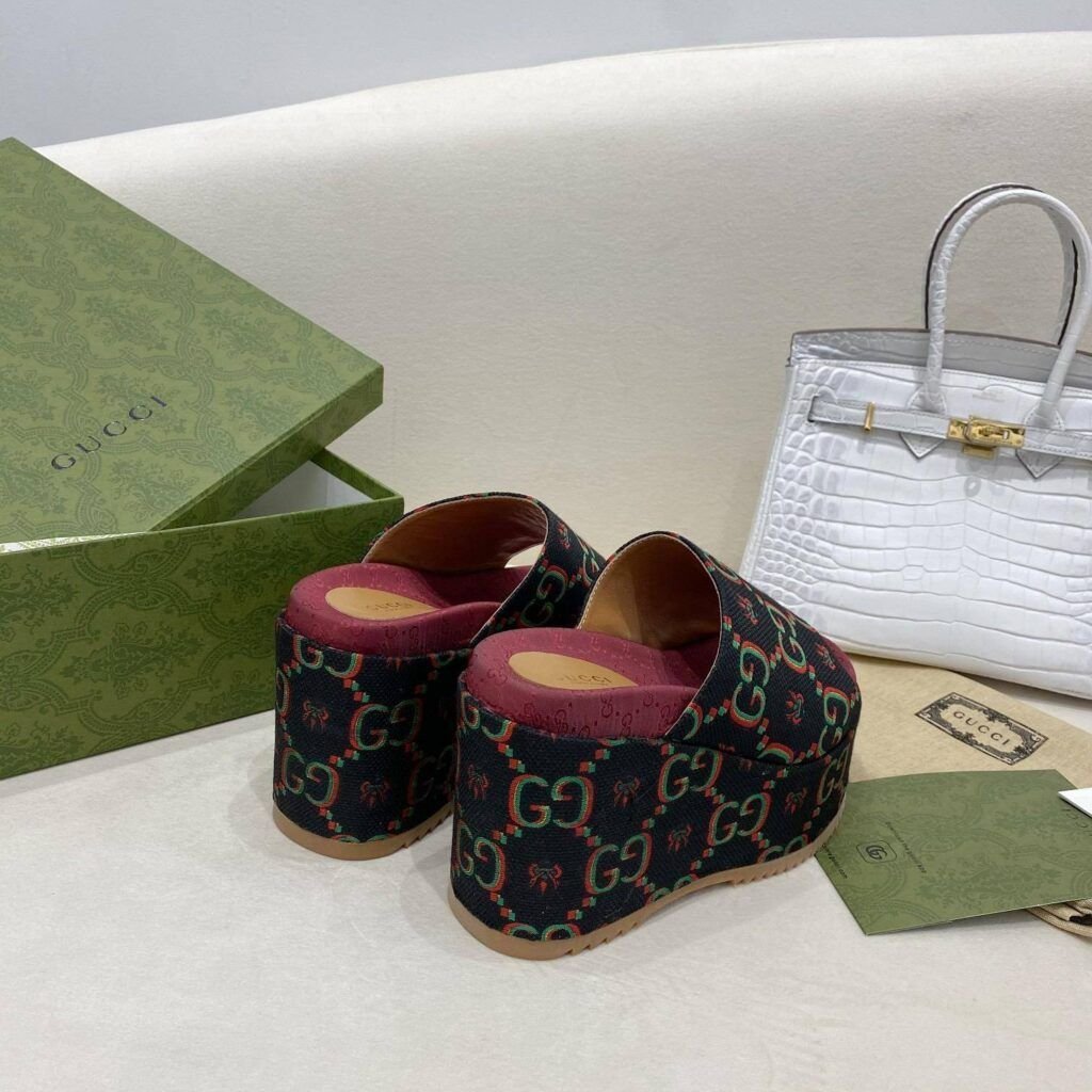 Pantuflas GUCCI de suela gruesa Sandalias Pantuflas GUCCI de suela gruesa Sandalias