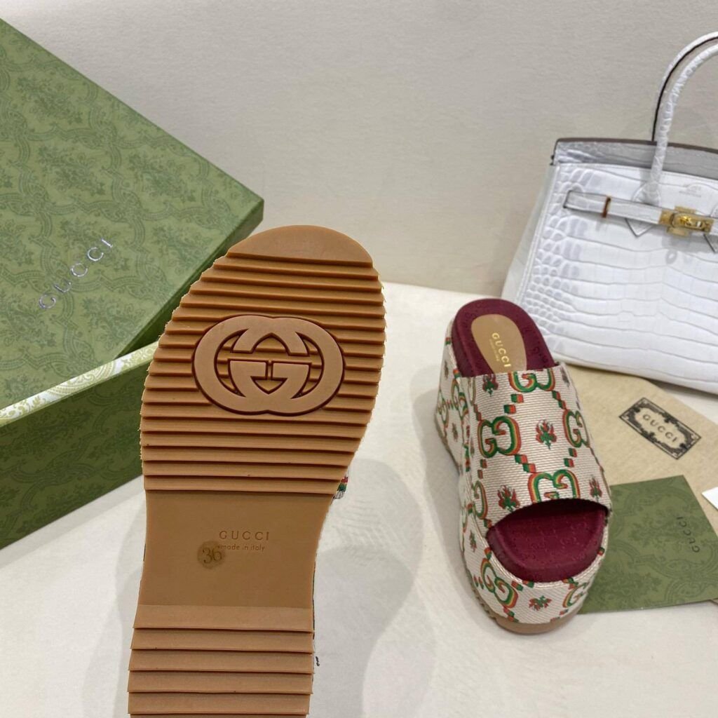 Pantuflas GUCCI de suela gruesa Sandalias Pantuflas GUCCI de suela gruesa Sandalias