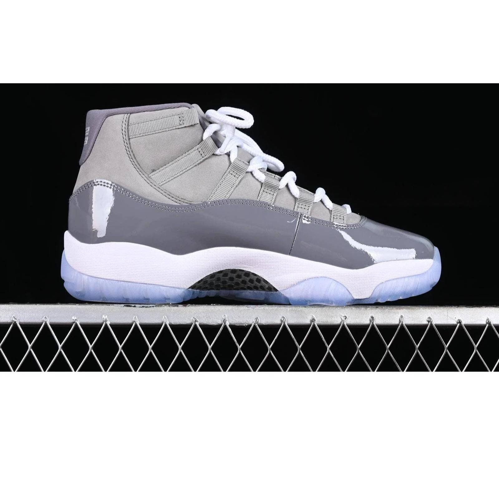 Zapatillas Air Jordan 11 de baloncesto Zapatillas de Hombres Envió Global: Almacén más cercano Color: Gris Talla: 4 US (36 EUR)|5,5 US (38 EUR)|6,5 US (39 EUR)|7 US (40 EUR)|8 US (41 EUR)|8,5 US (42 EUR)|9,5 US (43 EUR)|10 US (44 EUR)|Rojo 11 US (45 EUR) Zapatillas Air Jordan 11 de baloncesto Zapatillas de Hombres